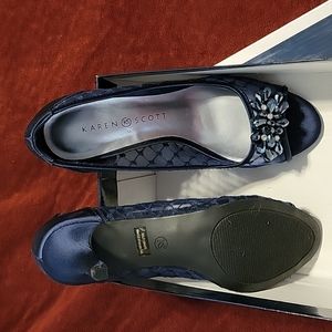 Brand new in box Karen Scott dress shoes size 7